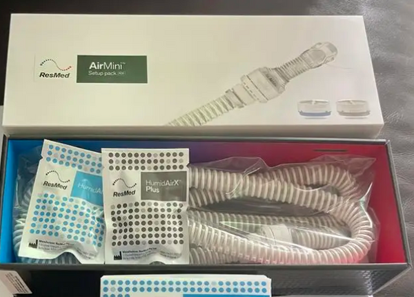 Paquete de configuración AirMini de ResMed (con HumidX) para mascarilla CPAP AirFit y AirTouch F20